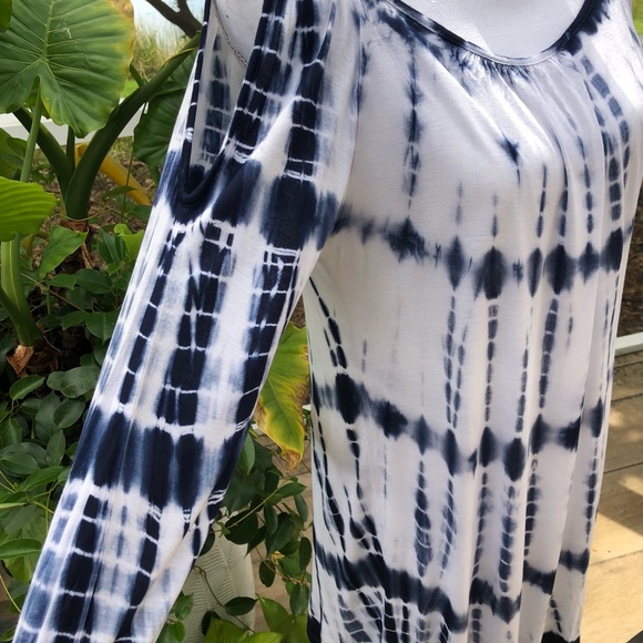 Tie Dye Cold Shoulder L Navy & White Top - Picture 7 of 8